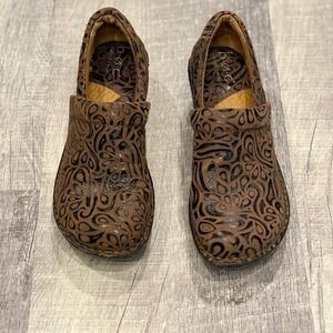 Boc B.O.C Tooled Leather Clogs Excellent Condition Size 8 39